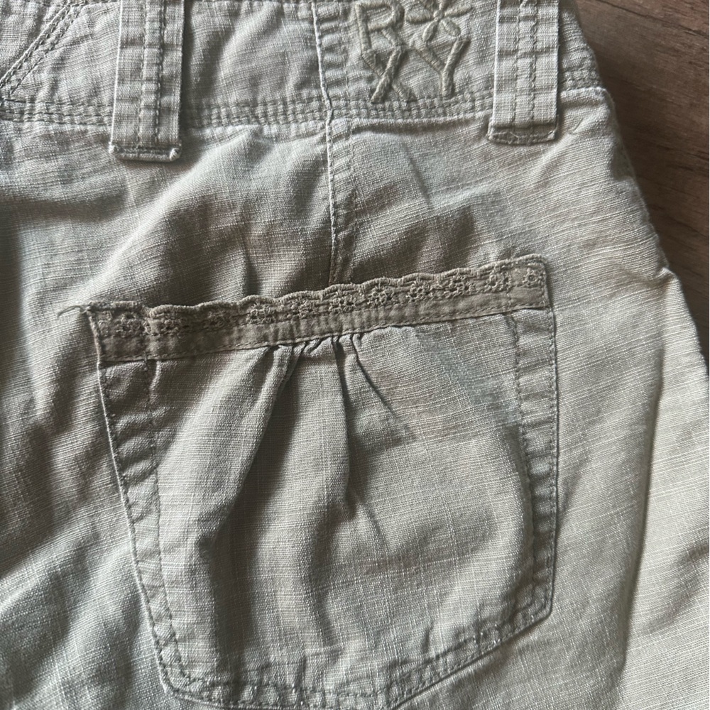Olive Roxy shorts - Picture 3 of 3
